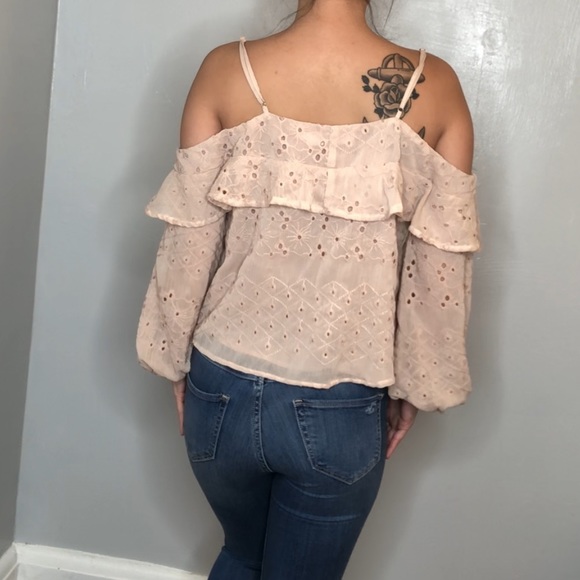 ASTR The Label pink eyelet off the shoulder top S - Picture 3 of 6